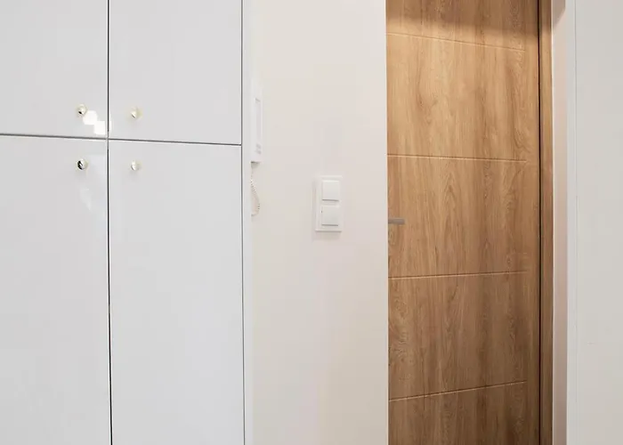 Apartment Centrum Abrahama 15 Minut Pieszo Od Plazy Miejskiej By Renters Gdynia